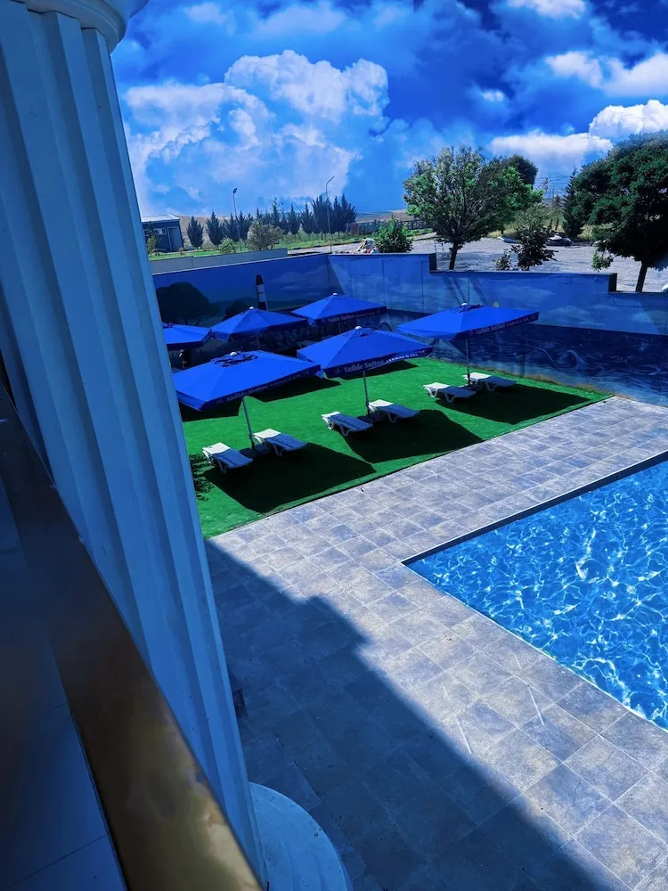 Valide Sultan Termal Otel Ankara açık havuzu